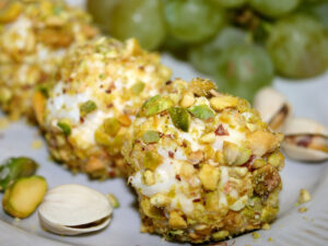Вкус сентября 10 главных продуктов осени и с чем их сочетать_Виноград с фисташкой